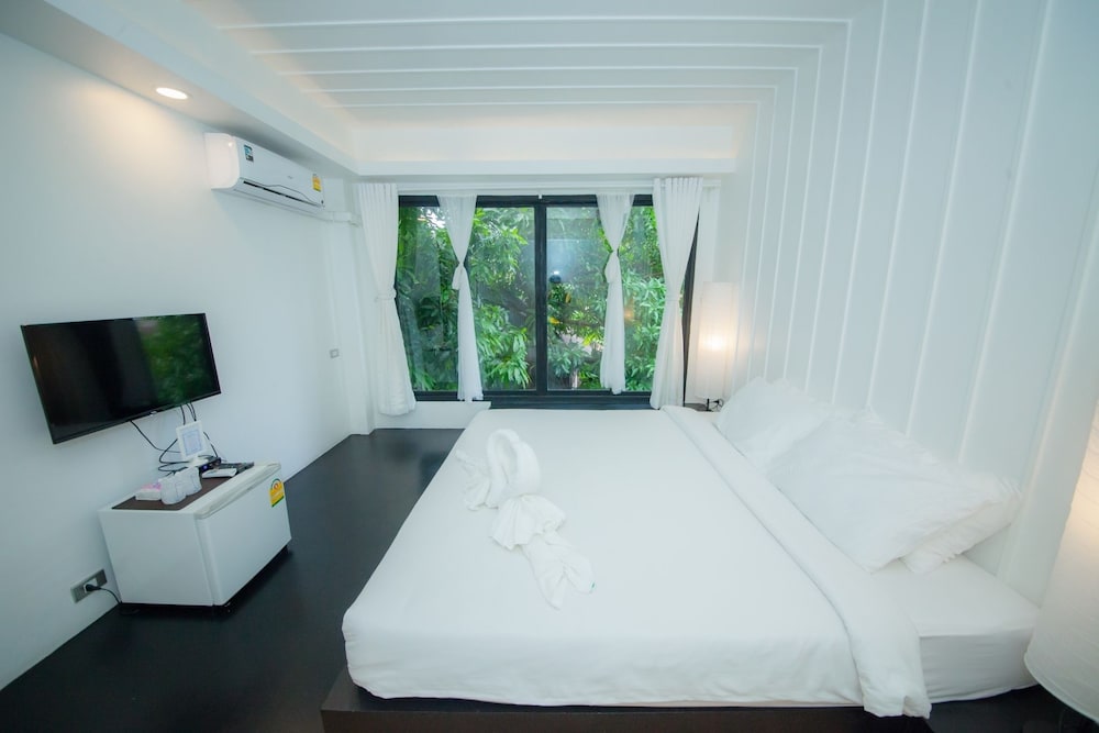 Trat 101 Hotel 9/66