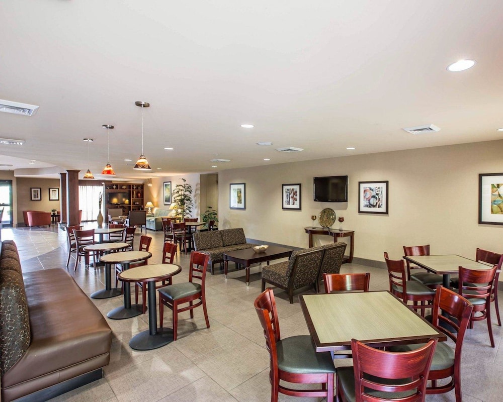 Comfort Suites Whitsett - Greensboro East Whitsett NC 33/41