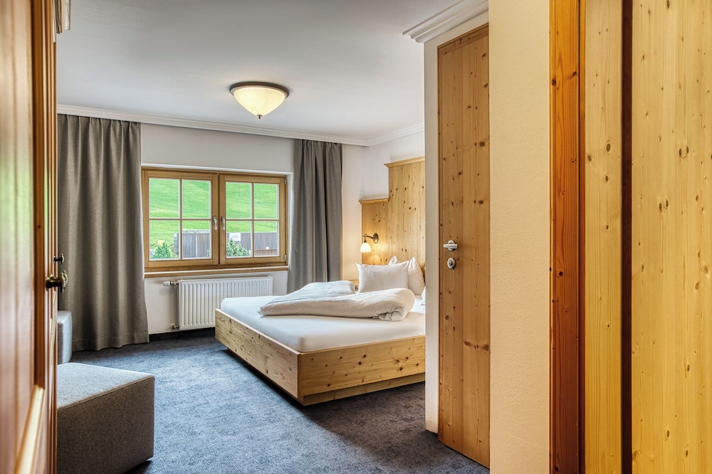 Room, Double Bed, Puradies 7/10