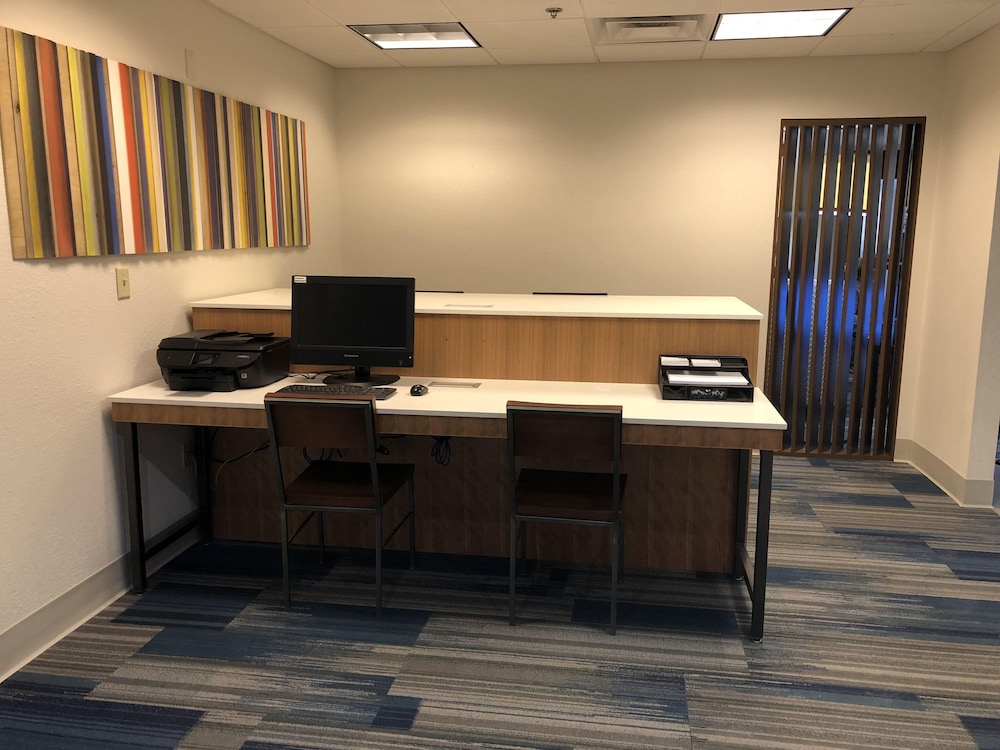Holiday Inn Express Hotel Suites Athens 55/61
