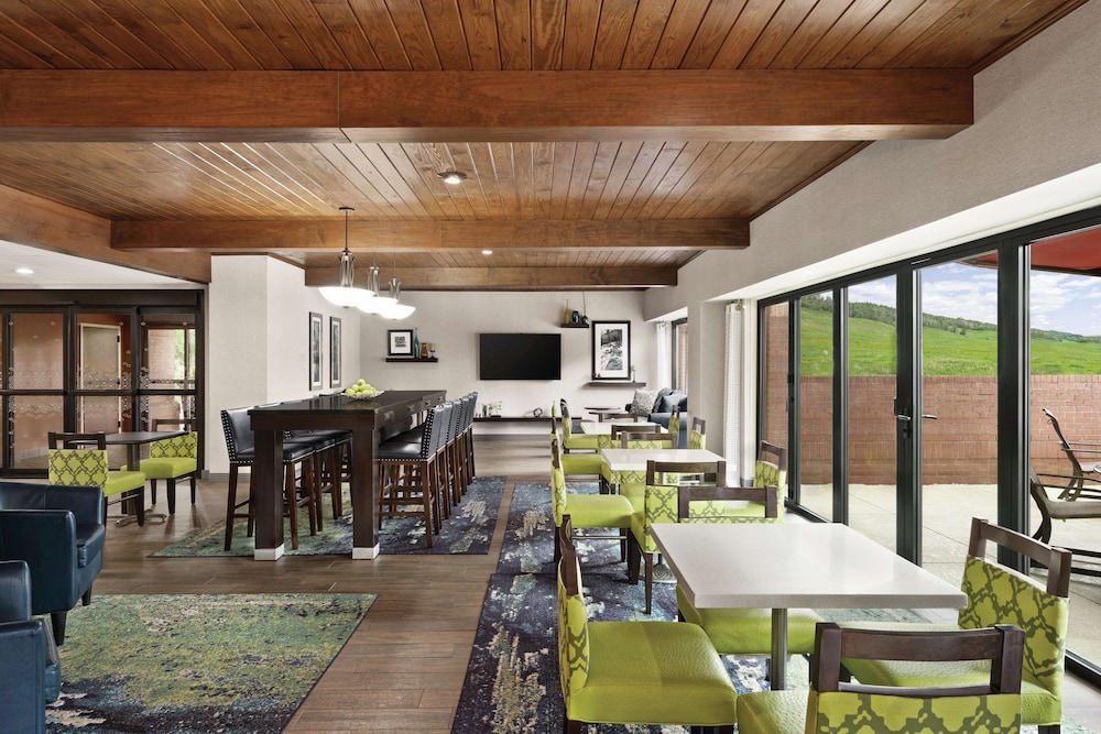 Hampton Inn Atlanta Stone Mountain 28/41