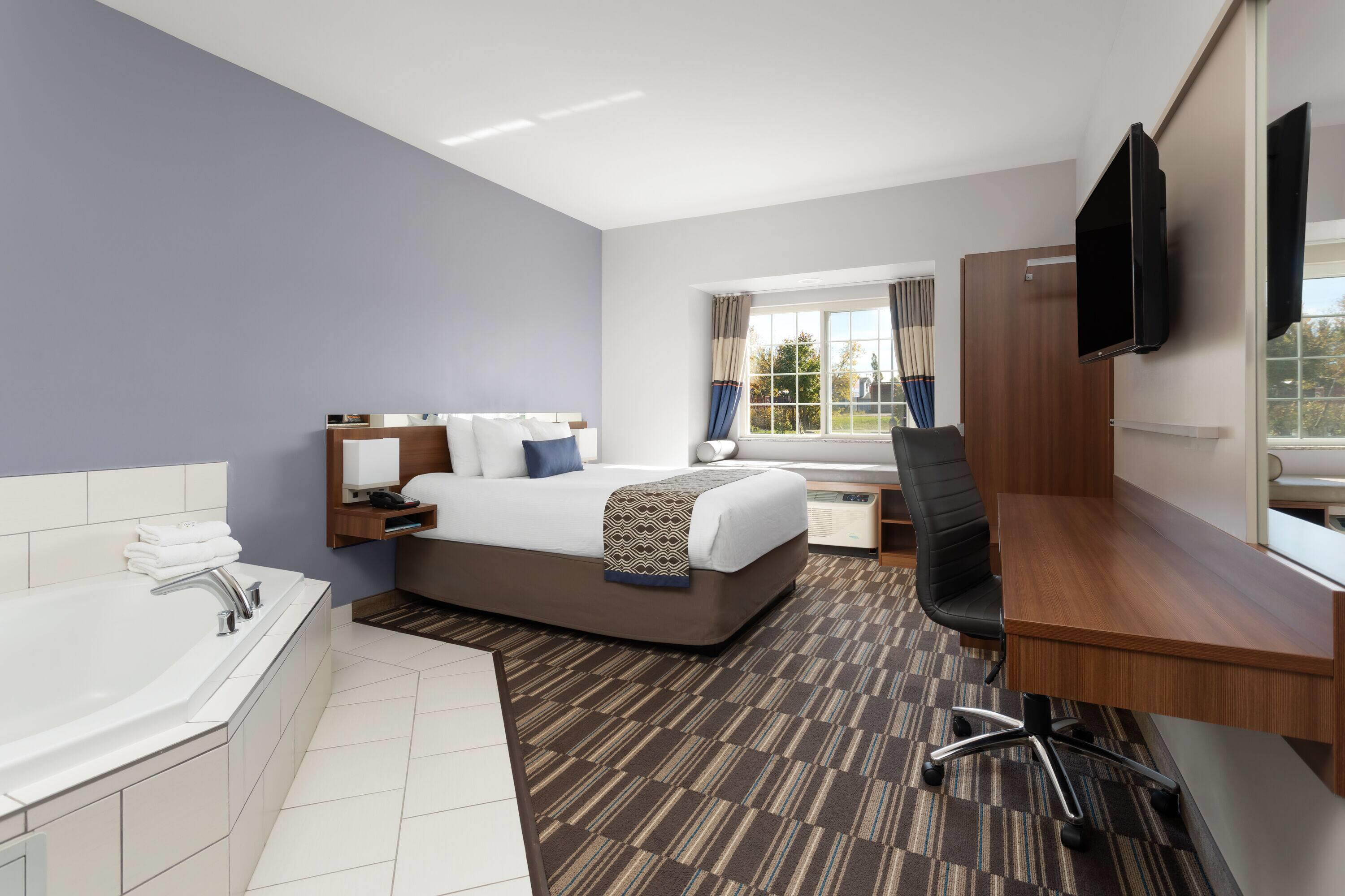 جناح استوديو بسرير كوين، Microtel Inn & Suites By Wyndham Sault Ste. Marie 3/4