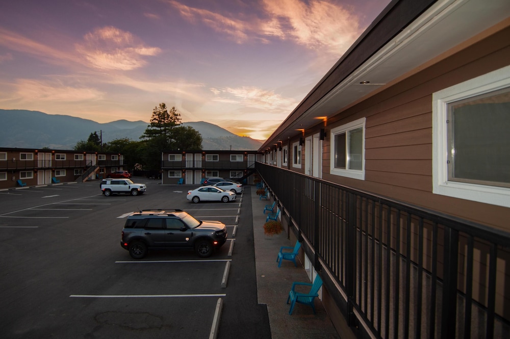 Coast Penticton Hotel 35/50