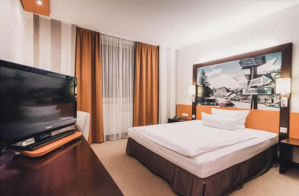 Economy, Queen Bed