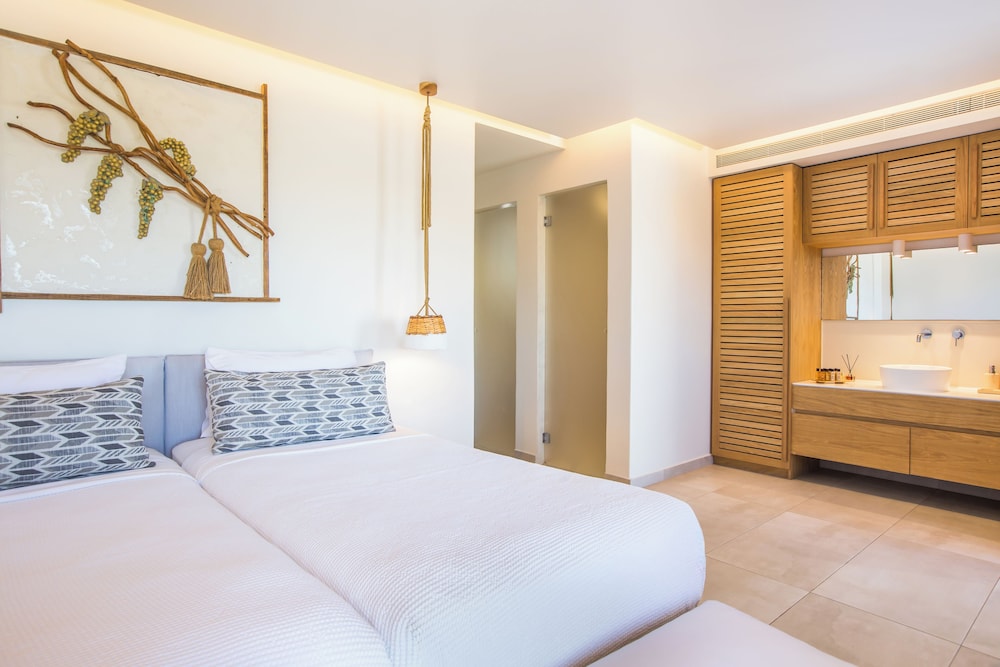 PREMIUM, PARTIAL SEA VIEW