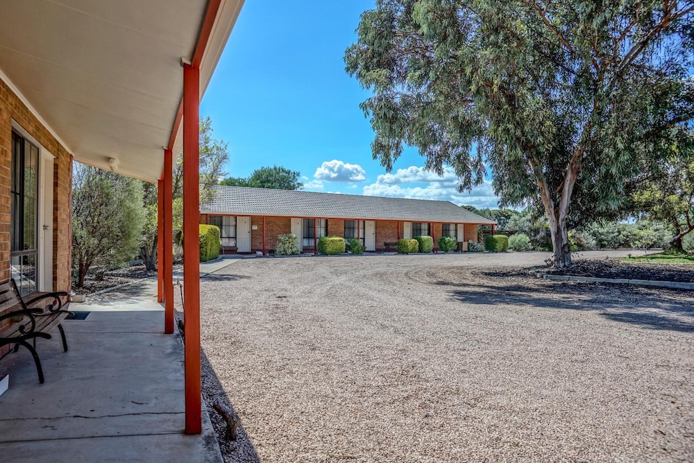 KADINA GATEWAY MOTOR INN 37/45