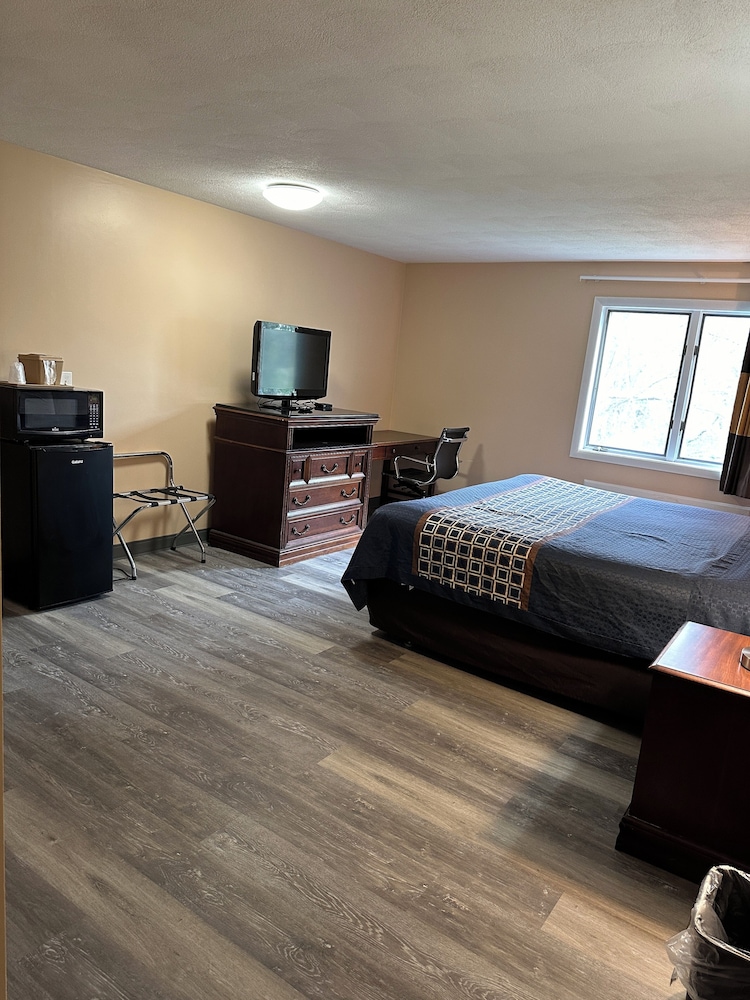 Wickford Motor Inn 43/53