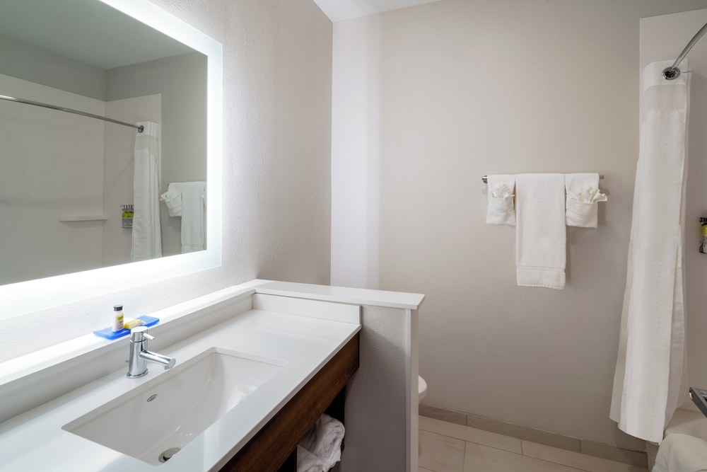 جناح بسريرين كوين مع أريكة لذوي الإعاقة، Holiday Inn Express Suites St Peters 4/4