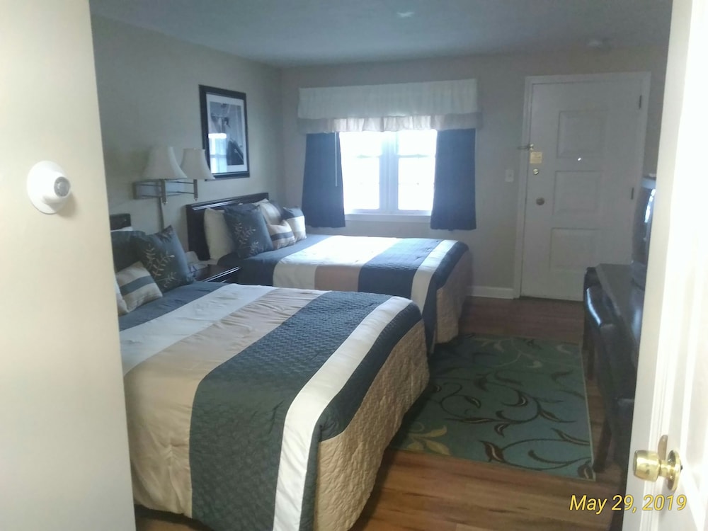 Colonial Inn Seekonk 33/58