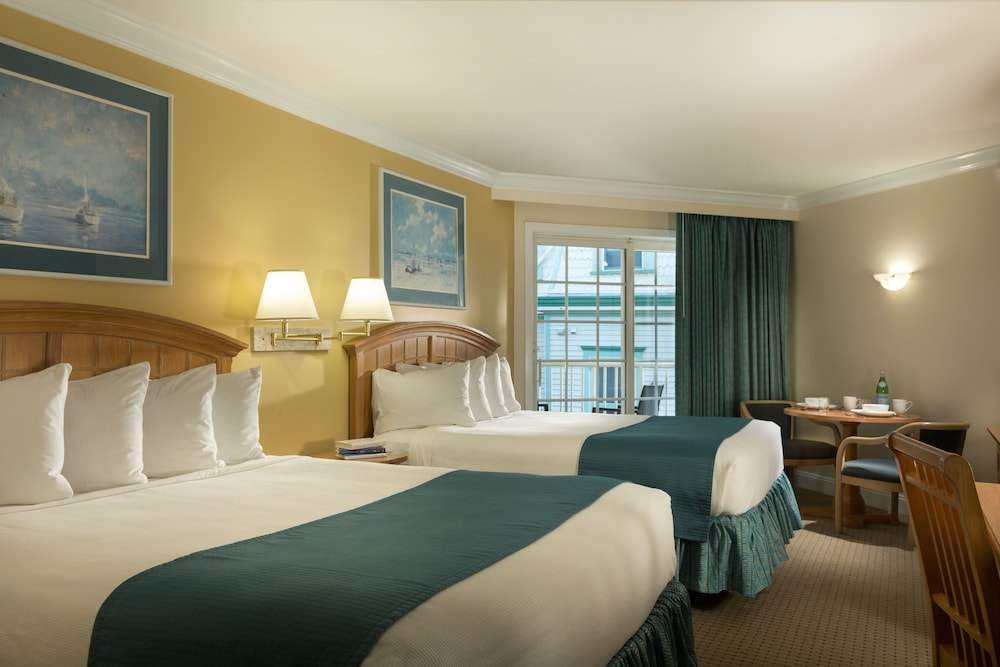 La Mer Beachfront Inn 18/38