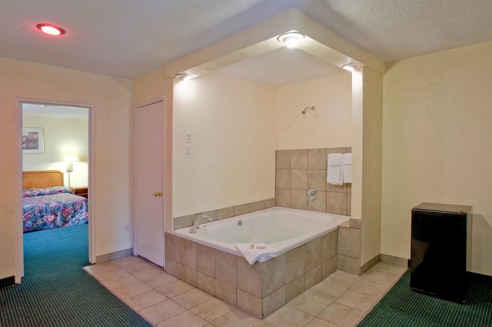 Americas Best Value Inn - Savannah 13/16