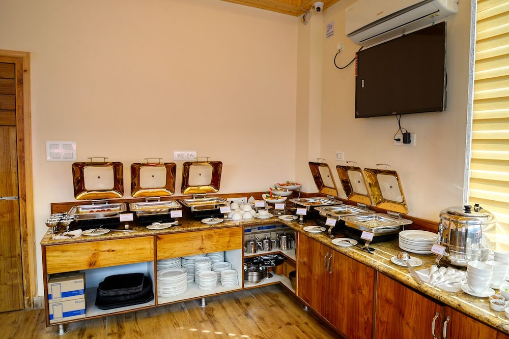 Clarks Inn Suites Manali 27/36