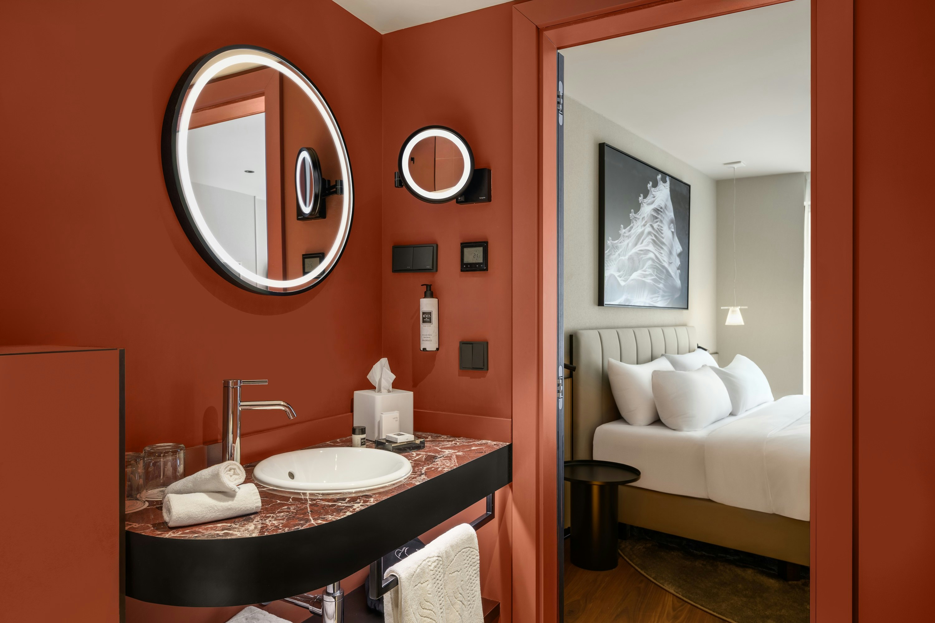 LANCHID 19 DESIGN HOTEL 53/55