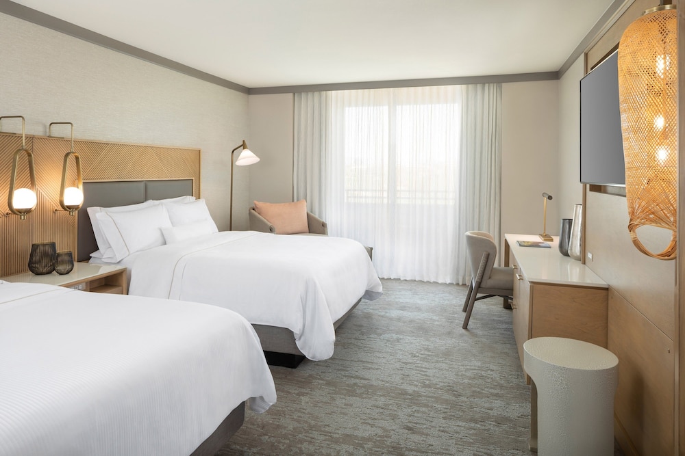Room, 2 Queen Beds, Resort View, Accessible