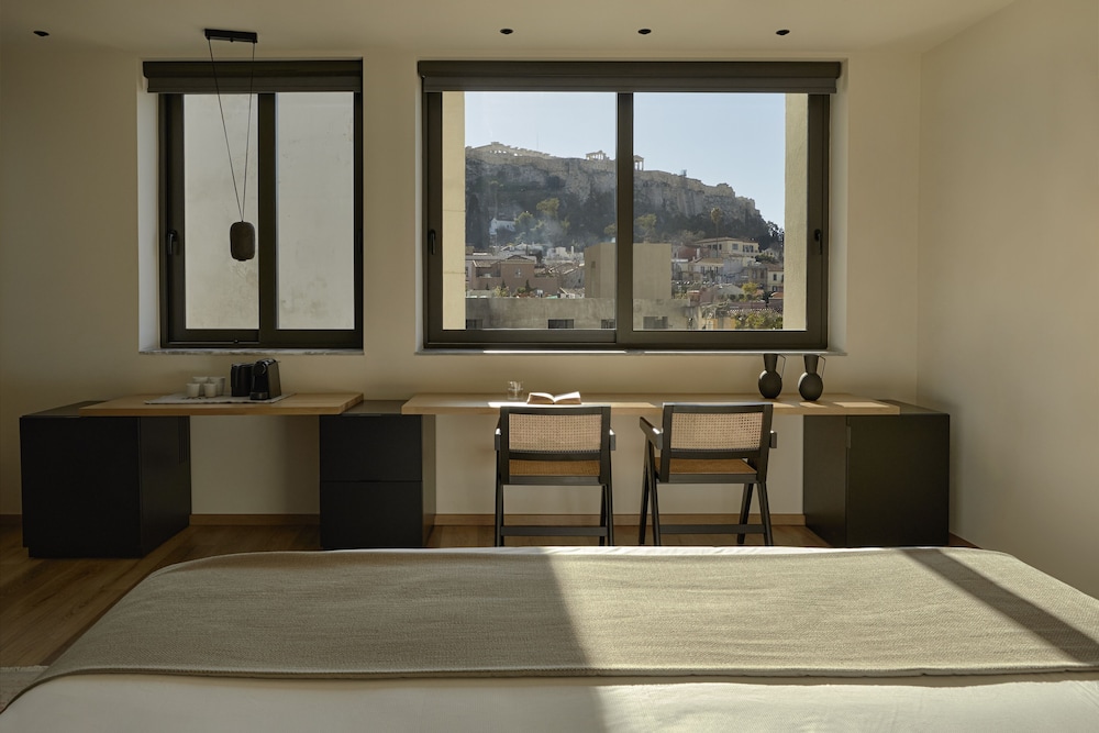 Woo Suites 52/62