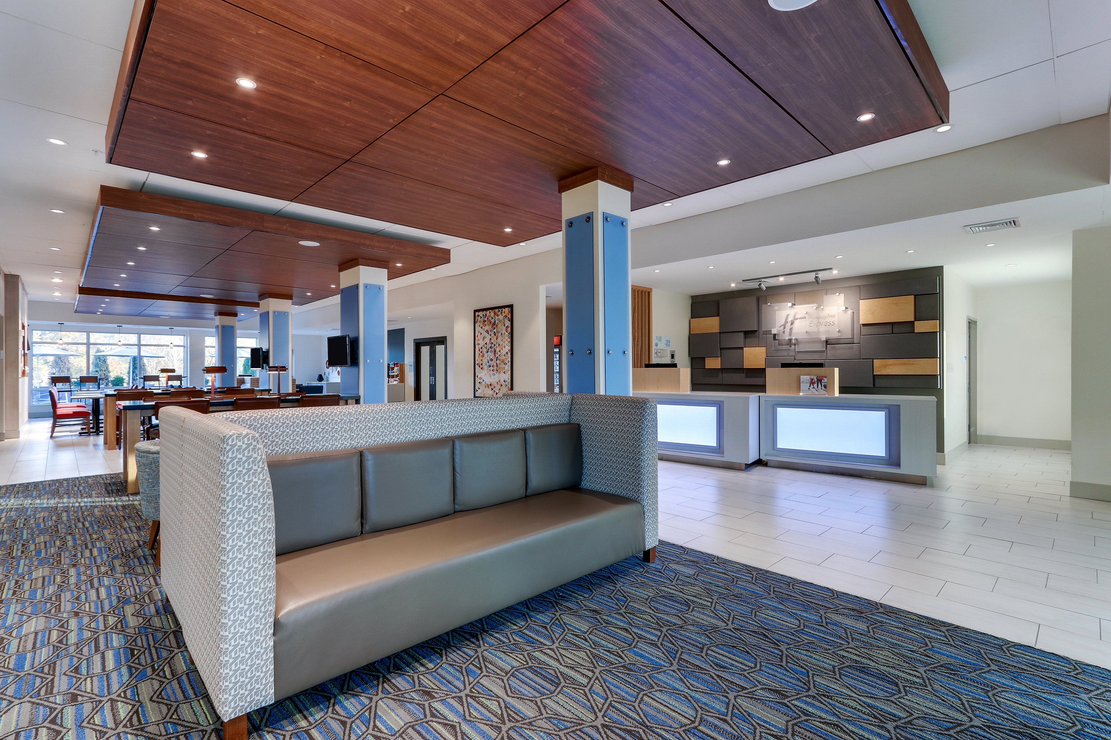 Holiday Inn Express Suites Middletown Goshen 11/71