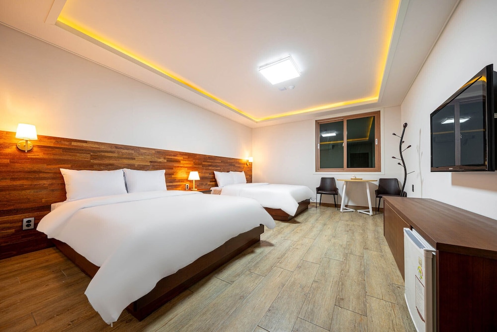 F1 Hotel 7/32