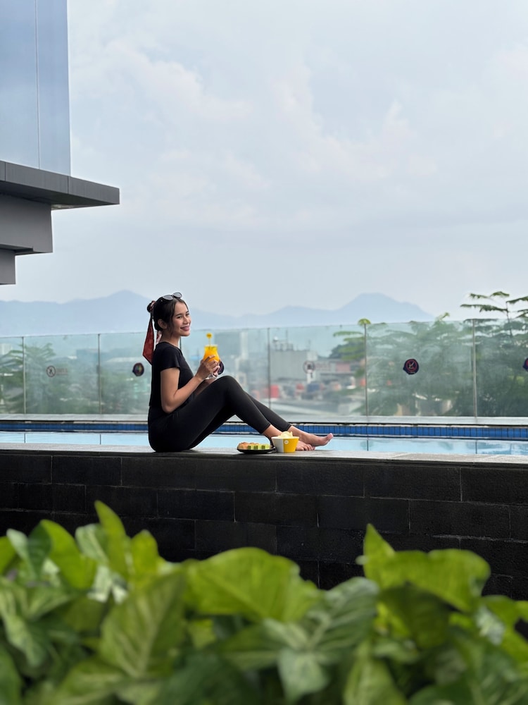 Yello Hotel Paskal Bandung 37/41