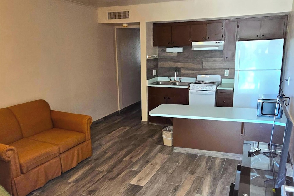 Sands Inn & Suites Lake Havasu City 46/60