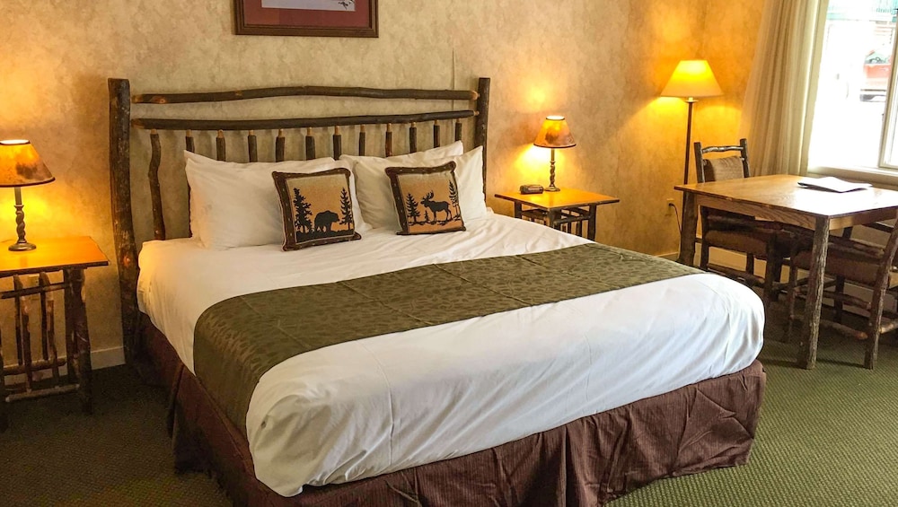 ADIRONDACK LODGE OLD FORGE 15/55