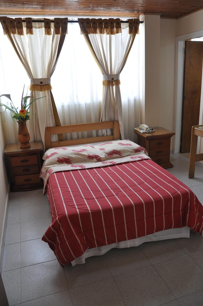 Veleros Hotel 16/57