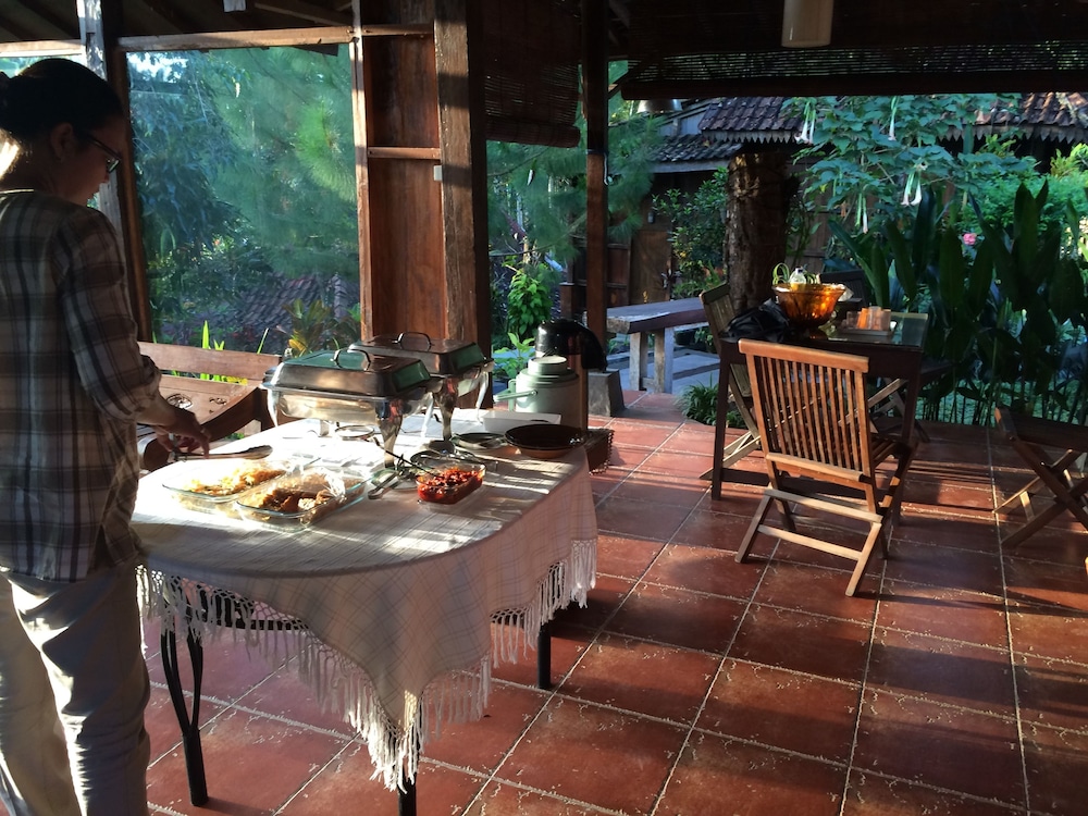 The Riverside Javanese Cottages 25/45