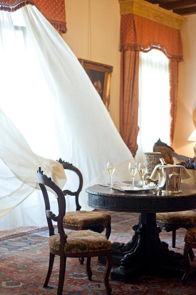Relais Castello Bevilacqua 7/50