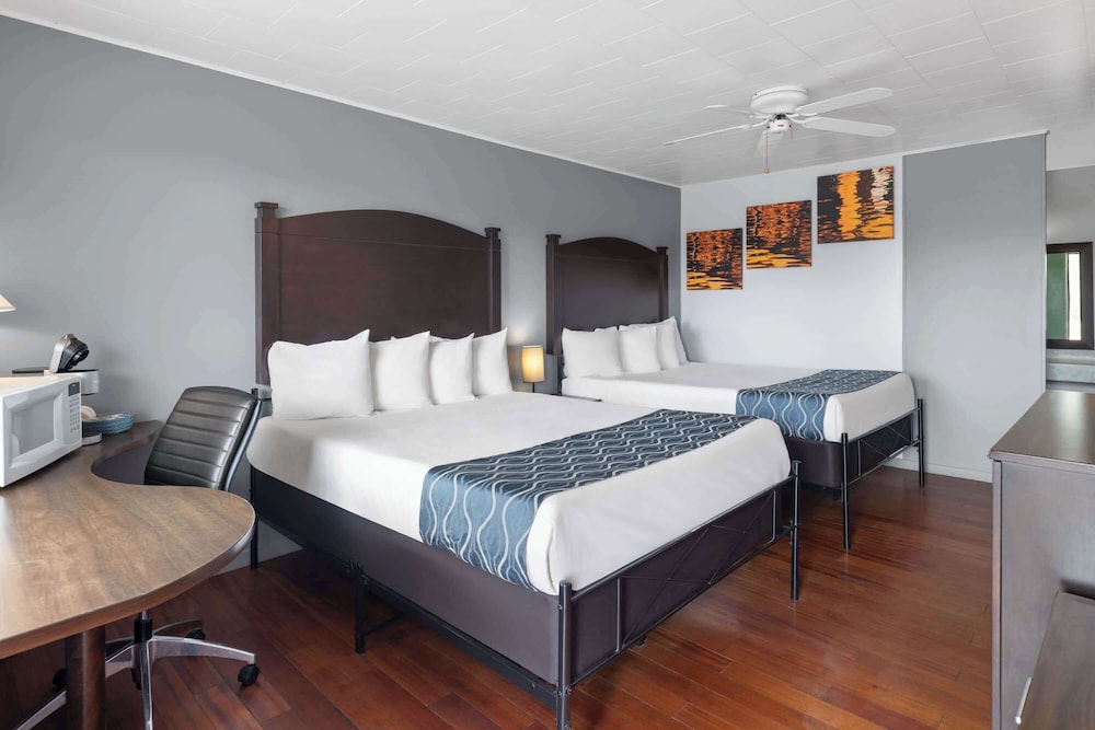 Travelodge by Wyndham Grand Falls 10/32