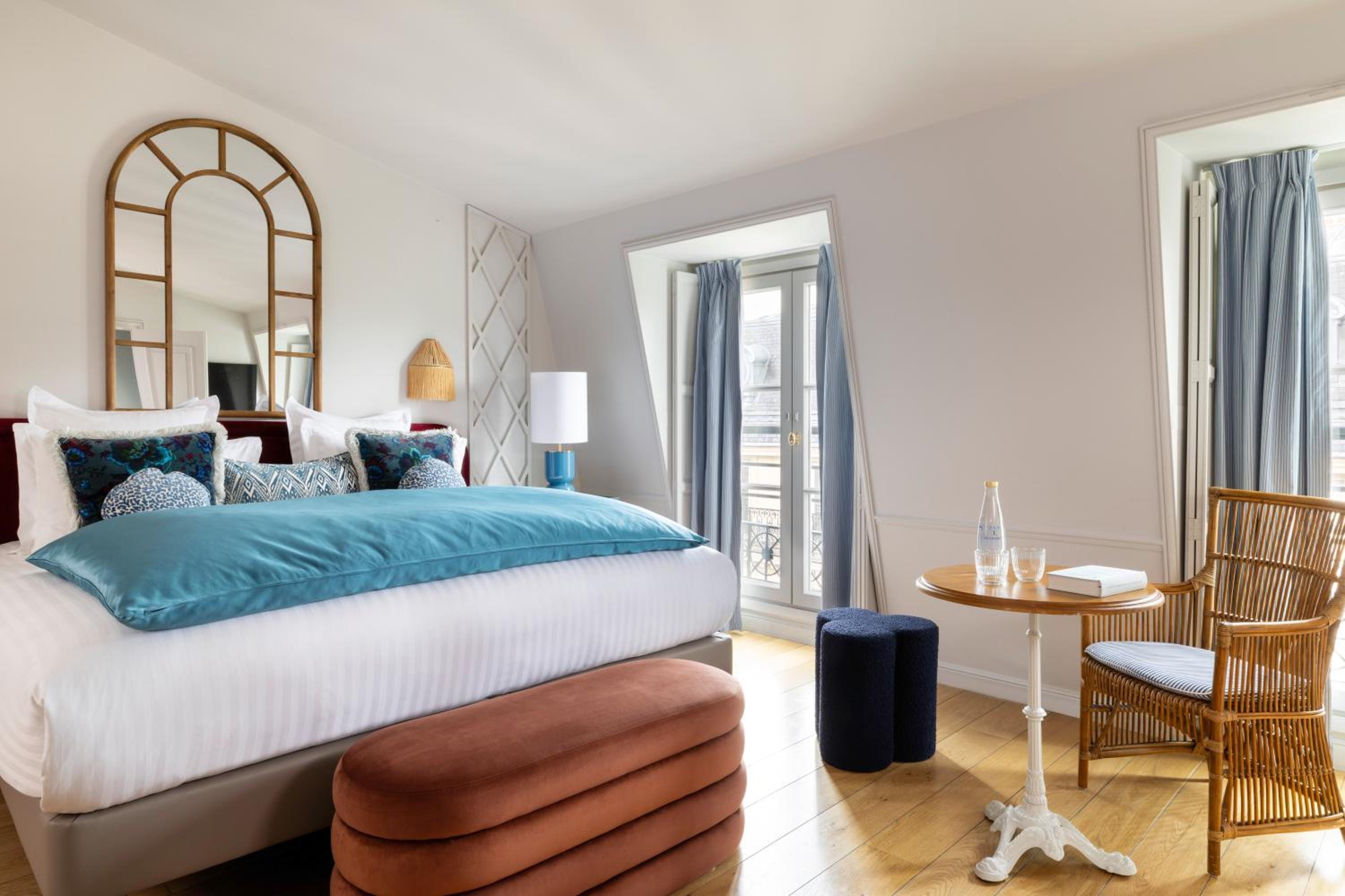Suite, King Bed, Sofa