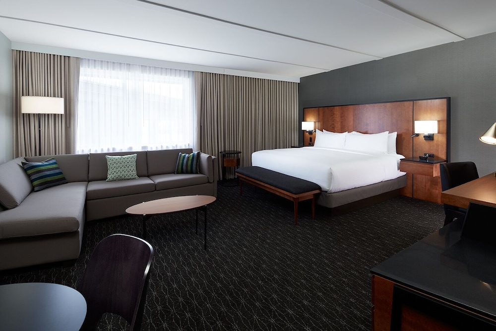 Doubletree by Hilton Montreal Airport 9/44