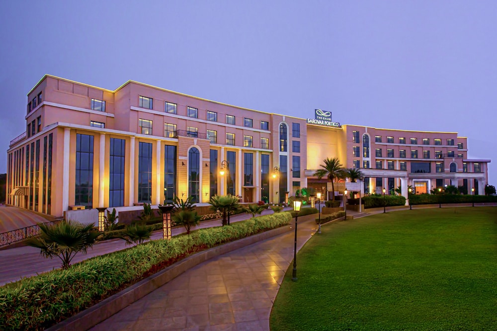 The Gaurs Sarovar Premiere 49/58