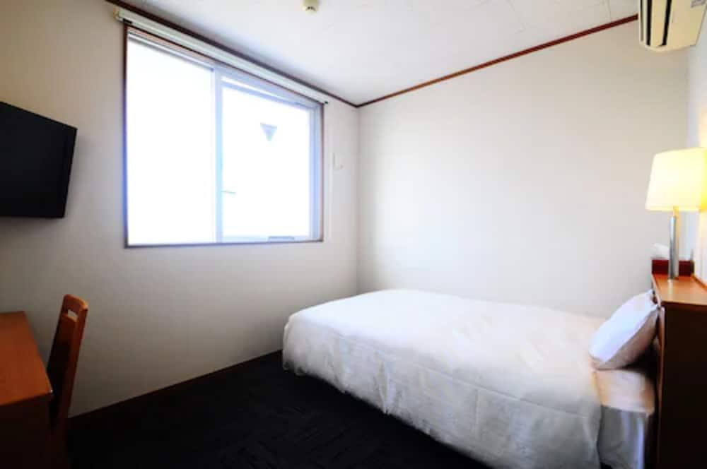 SEMI ROOM, SEMI DOUBLE BED