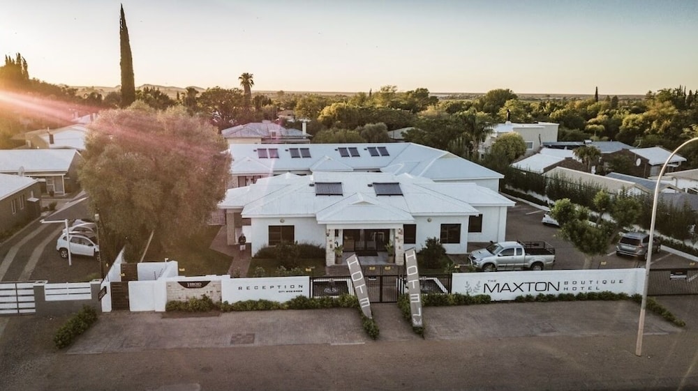 The Maxton Boutique Hotel 43/45