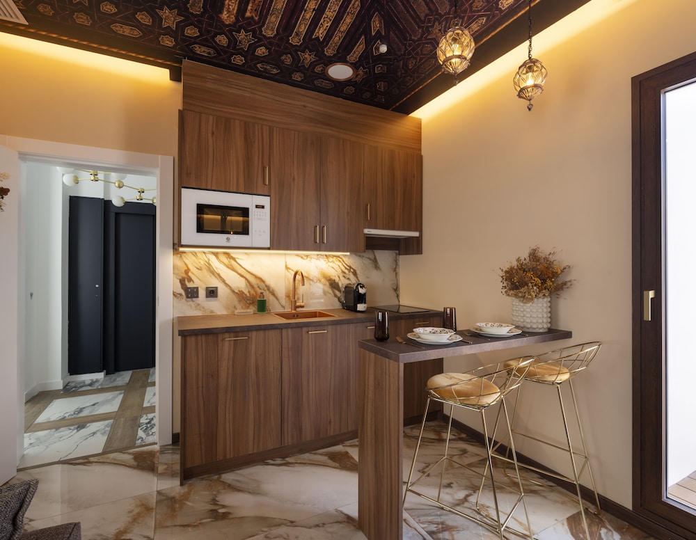 Palatina Concept Suites 9/90