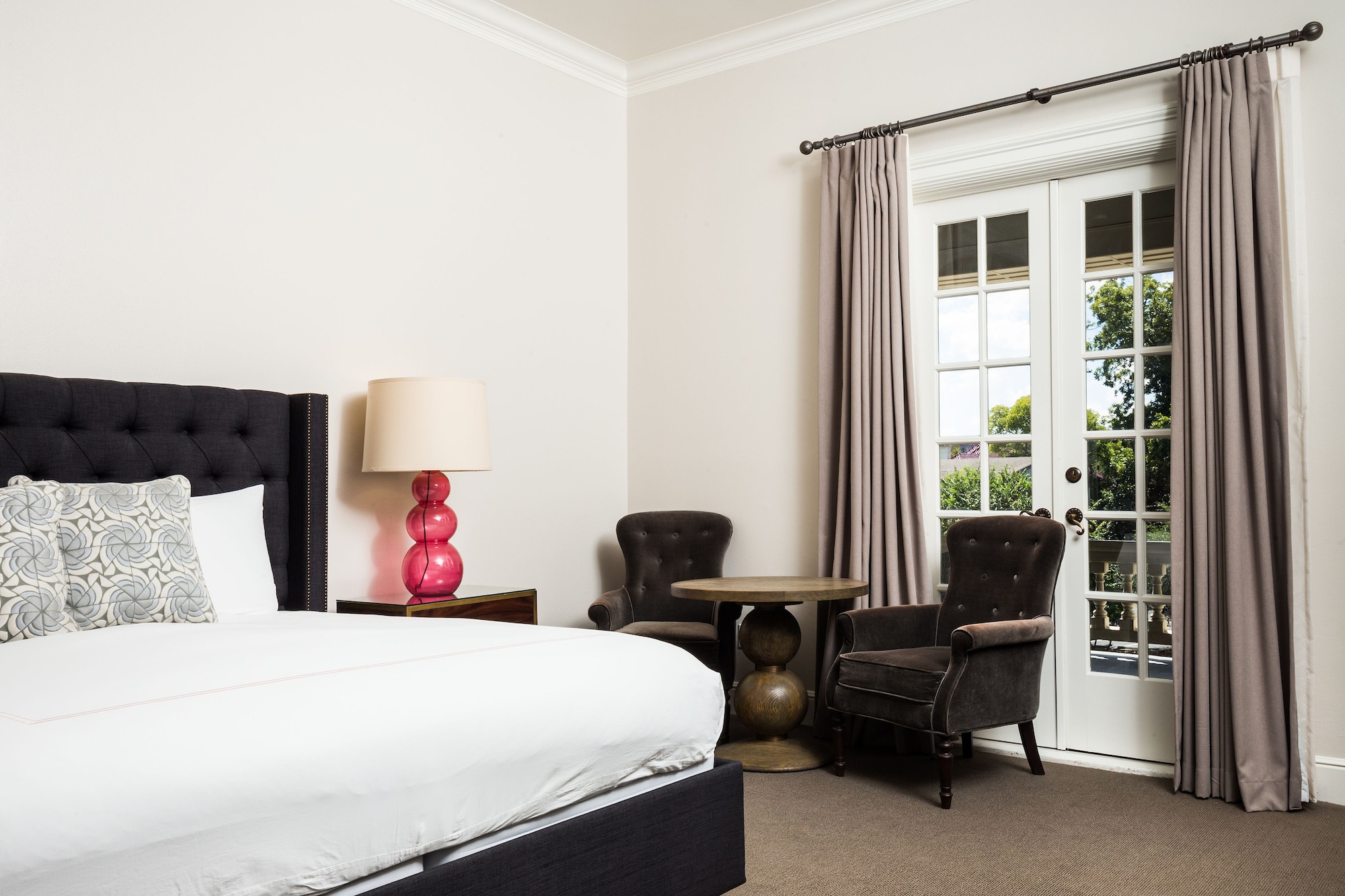Petite, Suite, Mansion, King Bed
