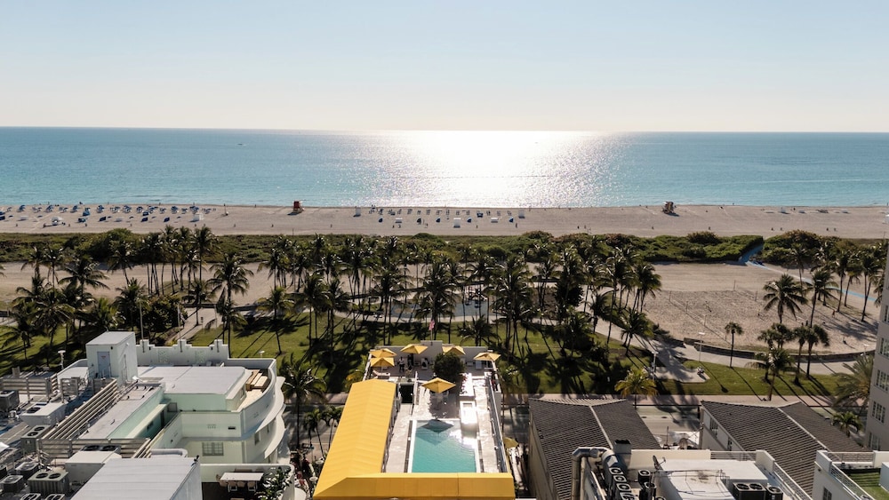 Leslie Hotel Ocean Drive 61/66