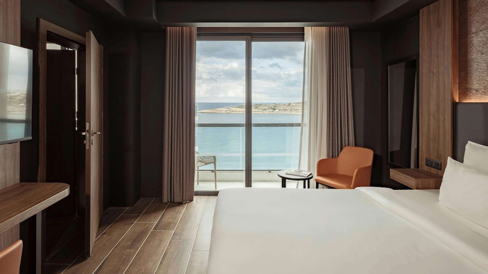 DELUXE, QUADRUPLE, SEA VIEW