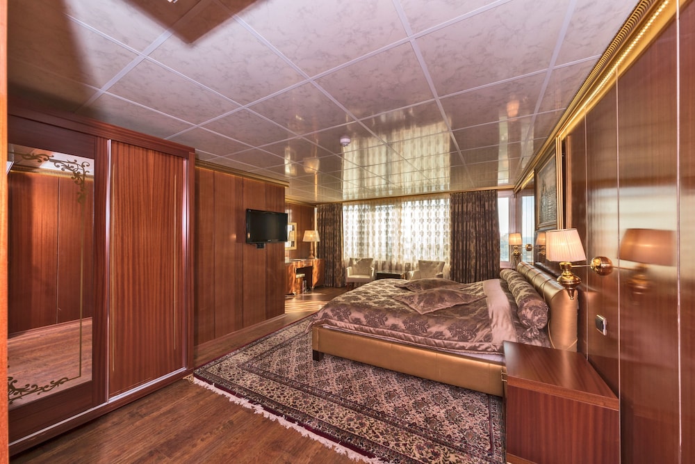 Cevheri S Hotel 5/53