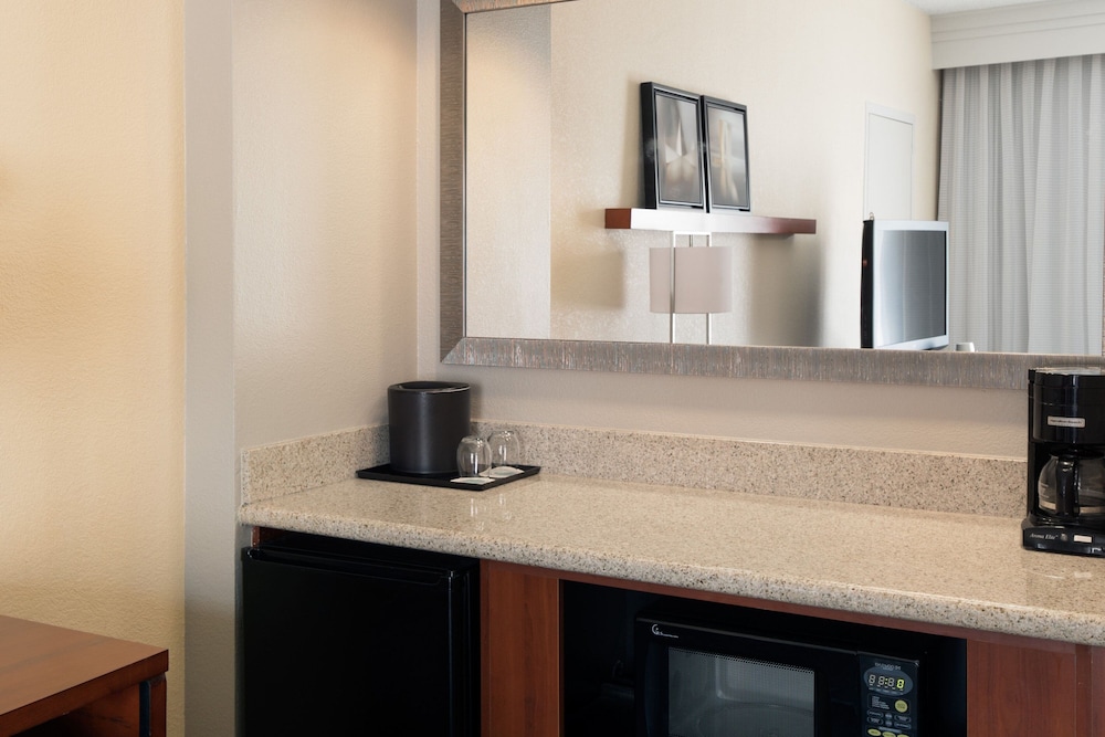 Courtyard by Marriott Denver Central Park 50/50