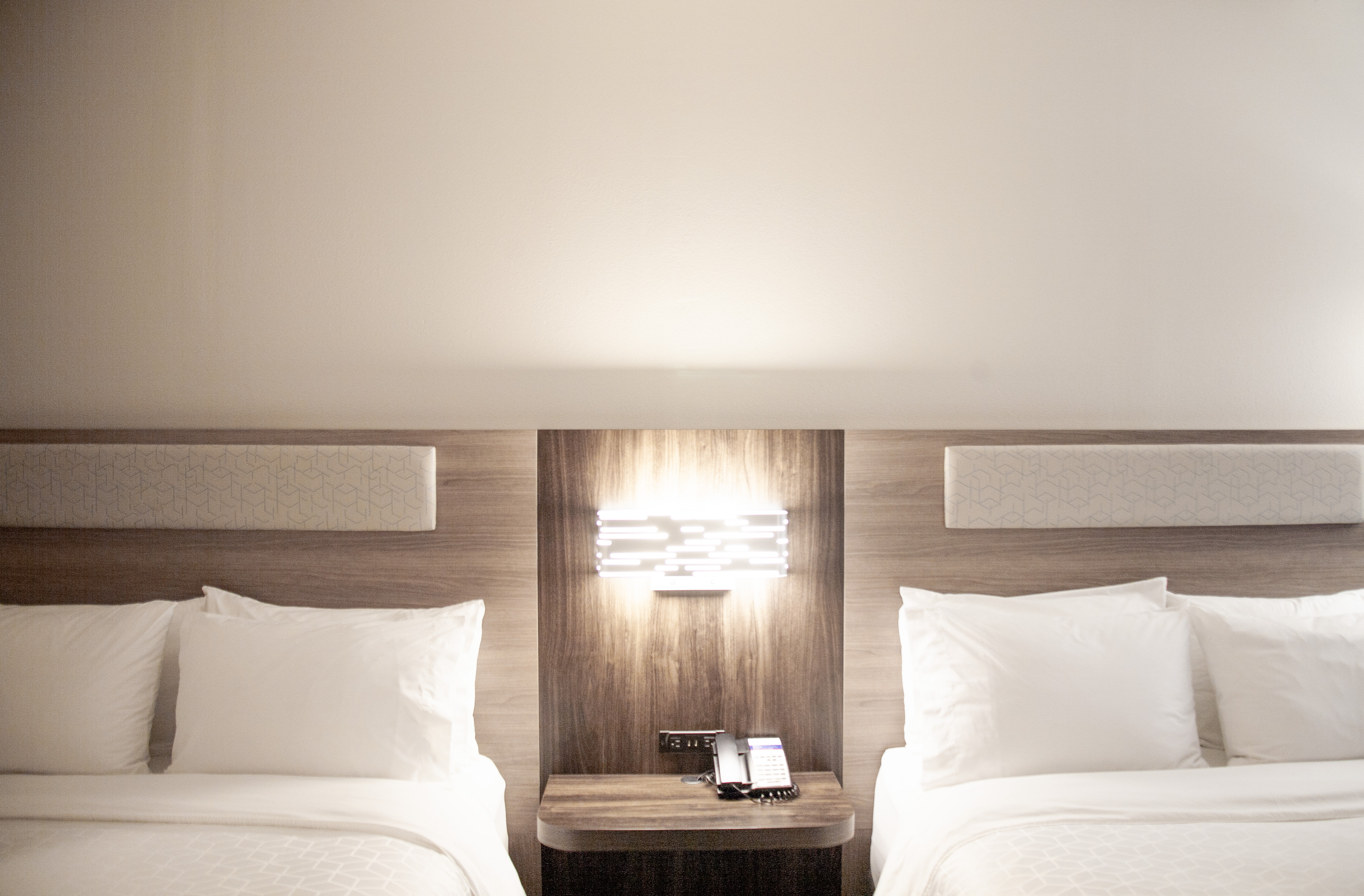 Holiday Inn Express Suites Overland Park 33/60