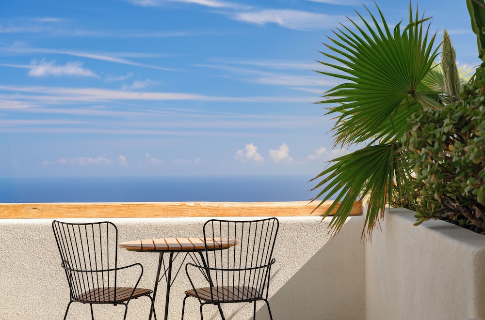 Lemon Suites Santorini 46/50