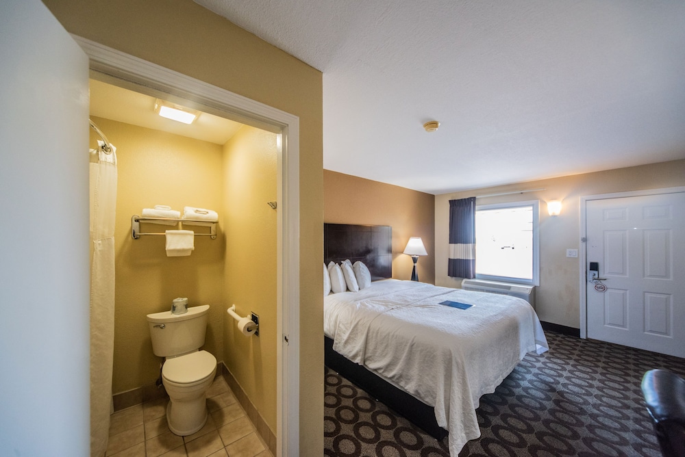 Relax Inn &amp; Suites 33/82