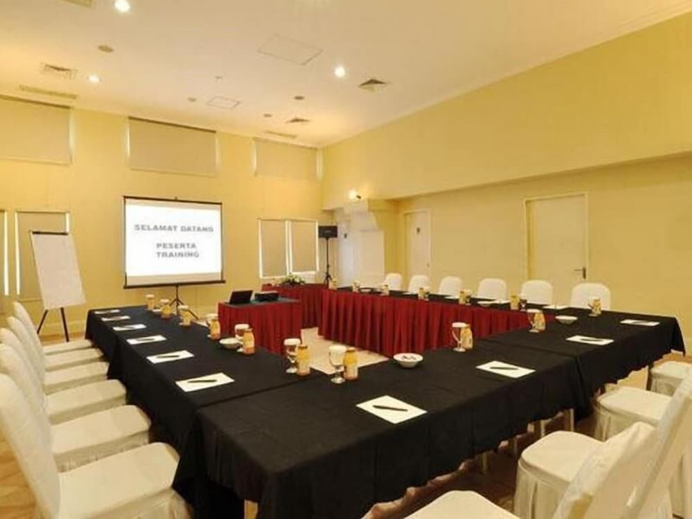 Batavia Apartments Hotel Service Residences 47/52