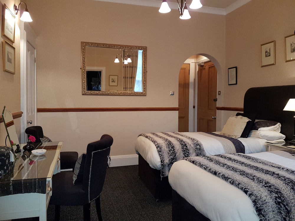 Lauderville Guest House 15/71
