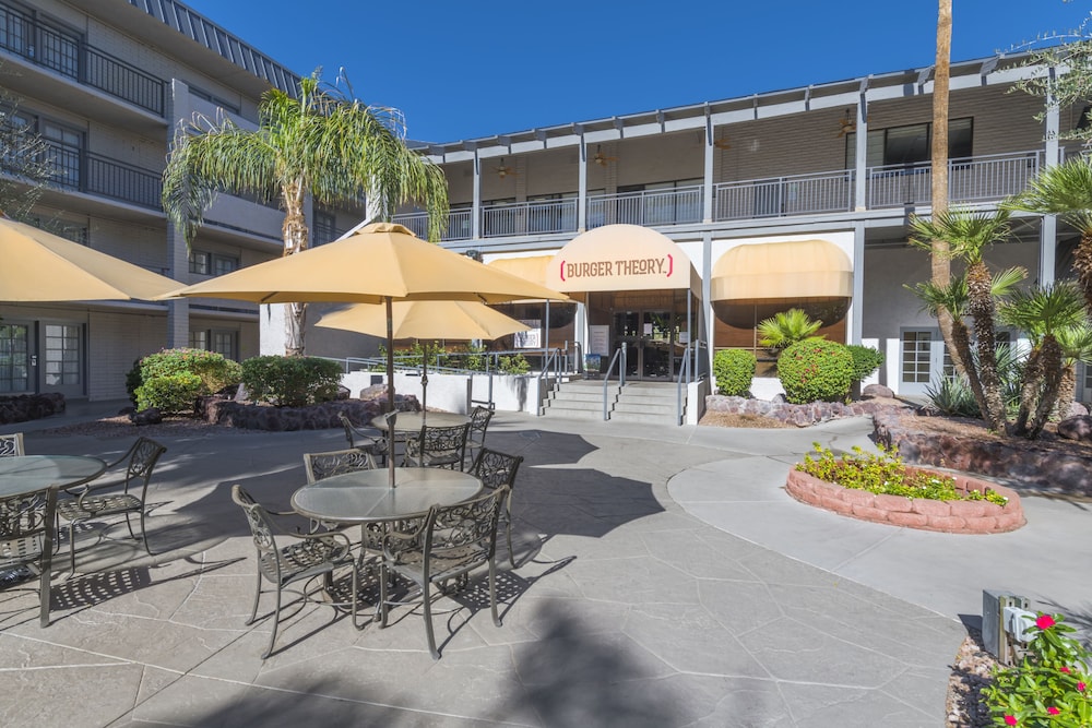 Holiday Inn Hotel And Suites Phoenix Airport North 5/86