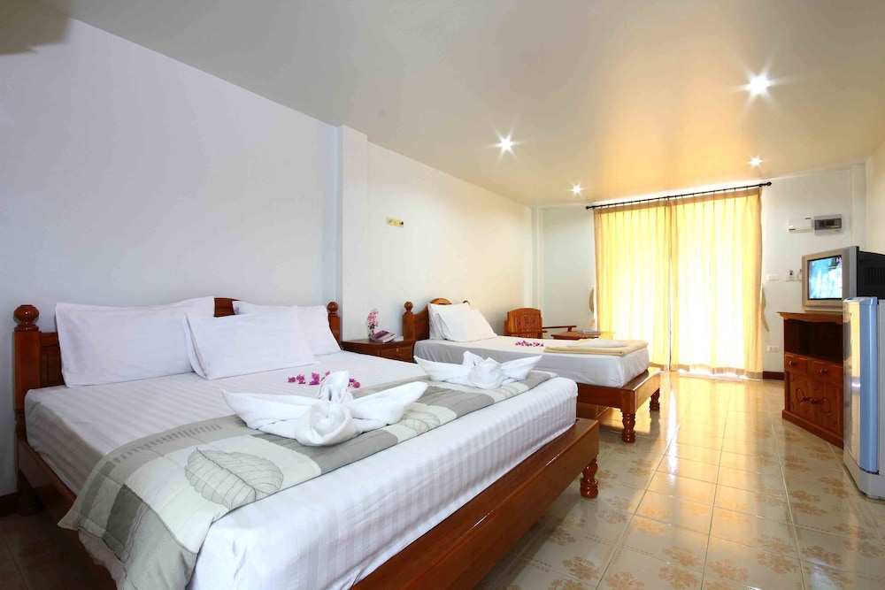 Lotus Hotel 8/50
