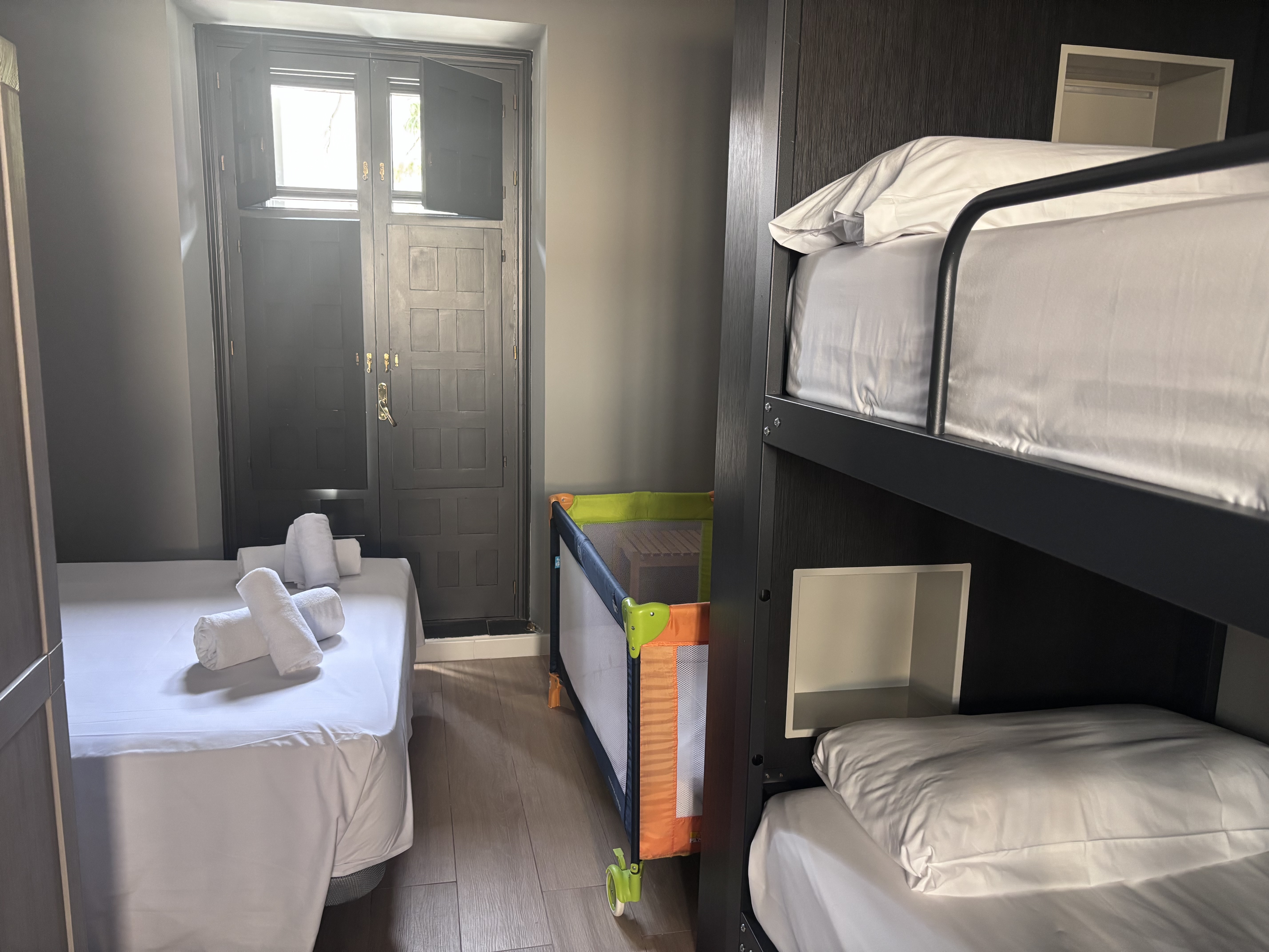 غرفة عائلية، Hostel Complutum 3/5