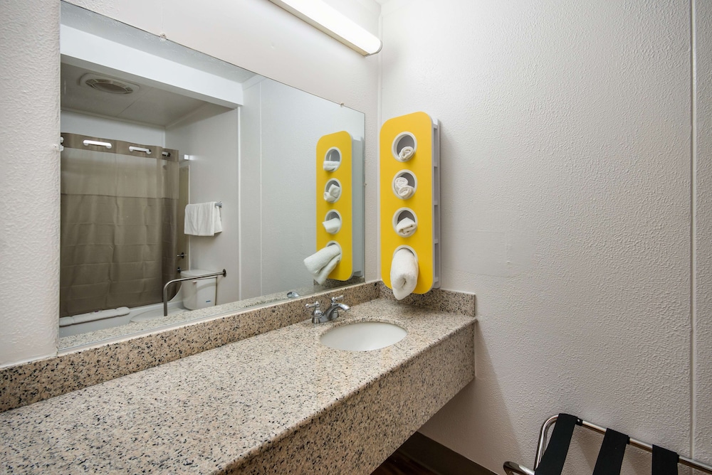 Motel6 Parkersburg, WV 33/39