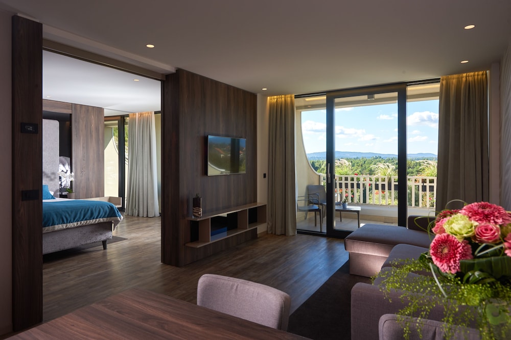 Hotel Jama 34/50