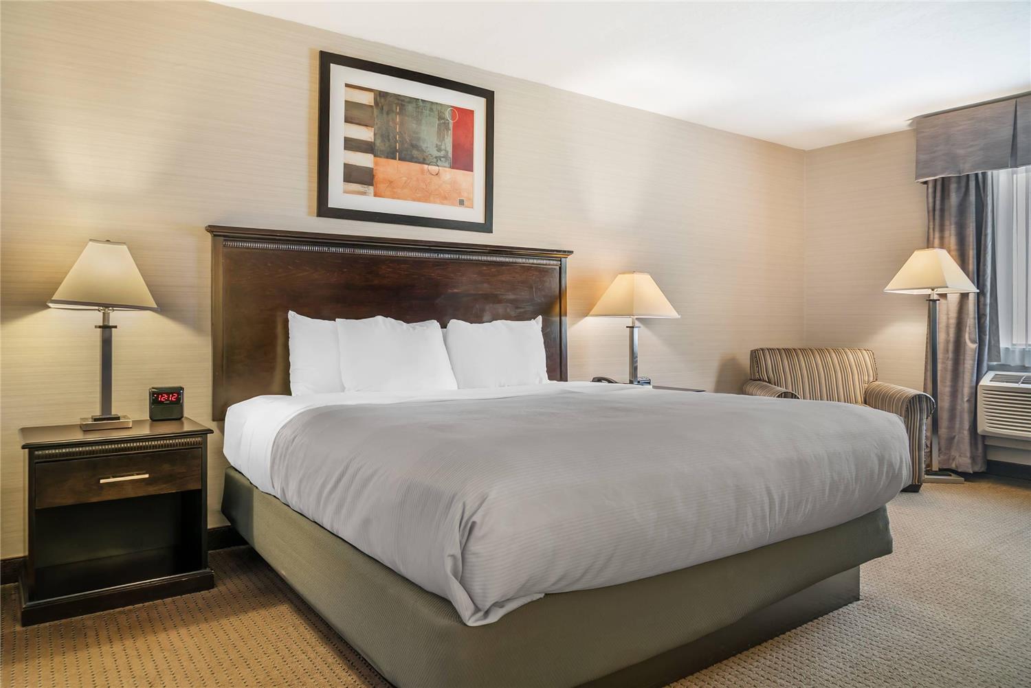 Quality Inn Suites Next To the Casino 14/35